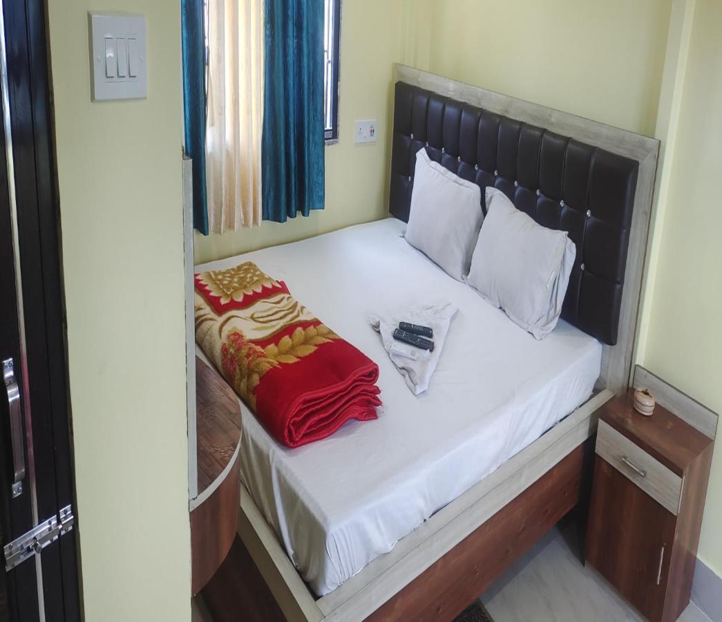 Staymaker Tirupati Guest House Kolkata Exterior photo
