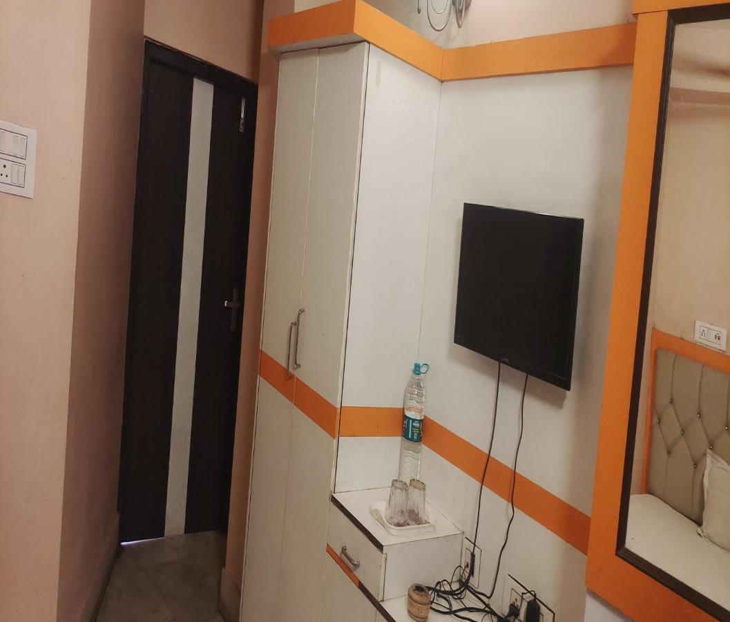 Staymaker Tirupati Guest House Kolkata Exterior photo