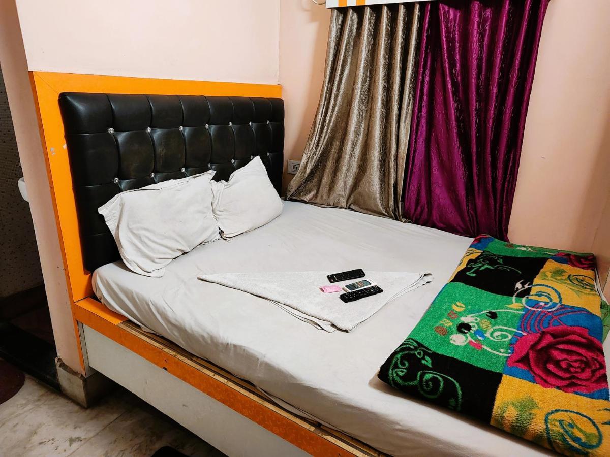 Staymaker Tirupati Guest House Kolkata Exterior photo